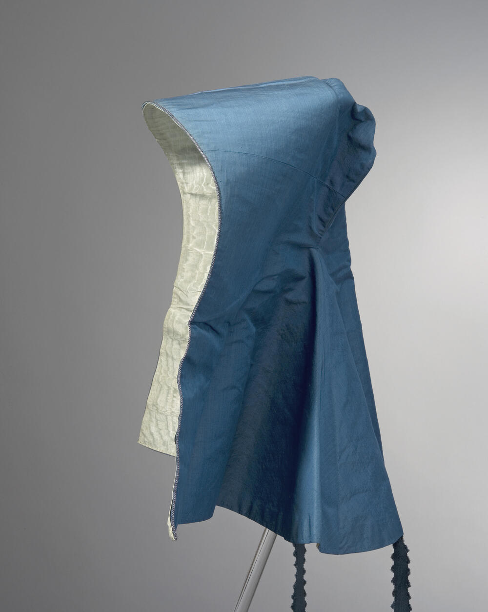 Blauw zijden kaper voor uit de rouw, Zaanstreek, voor 1923