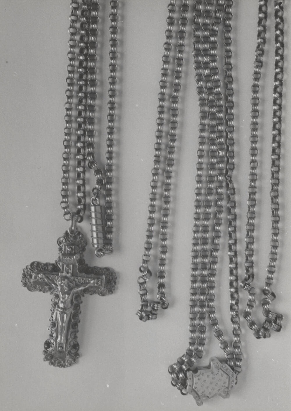 Ketting met kruisje, Laren, 1952