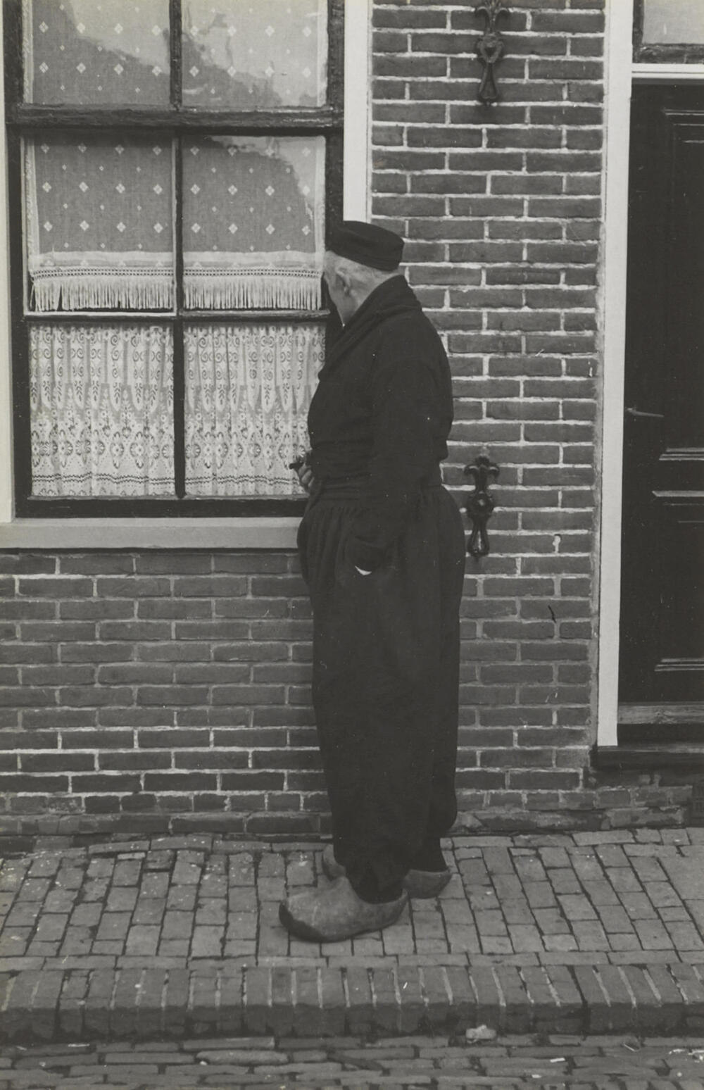 Man in Volendammer dracht, 1946