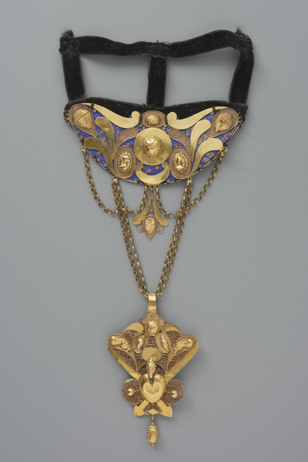 Gouden borsthanger, Weert, 1855–1865