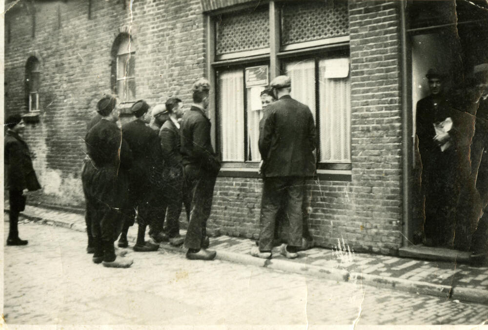 Groepje mannen en jongens, Urk