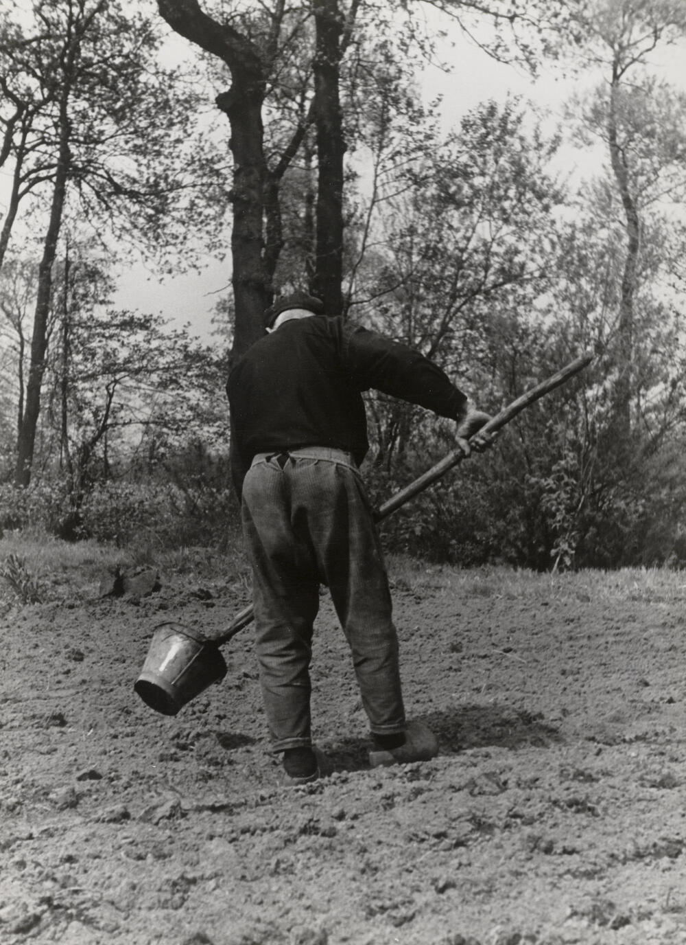 Man in zomerse werkdracht, Rouveen, 1944