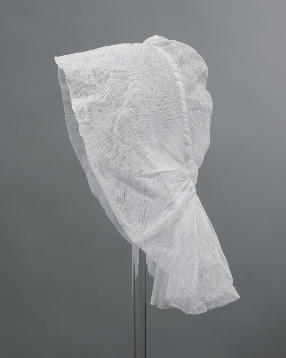 Gazen floddermuts voor de lichte rouw, Drenthe, voor 1949