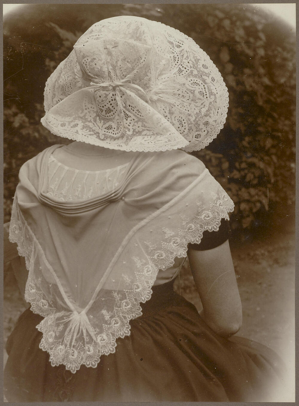 Vrouw in streekdracht uit Nieuw- of Sint Joosland, 1913–1916
