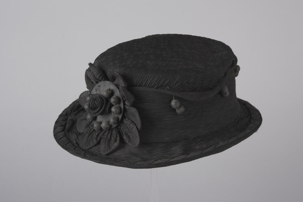 Rouwhoed met krip (crêpe), Beijerland, circa 1900