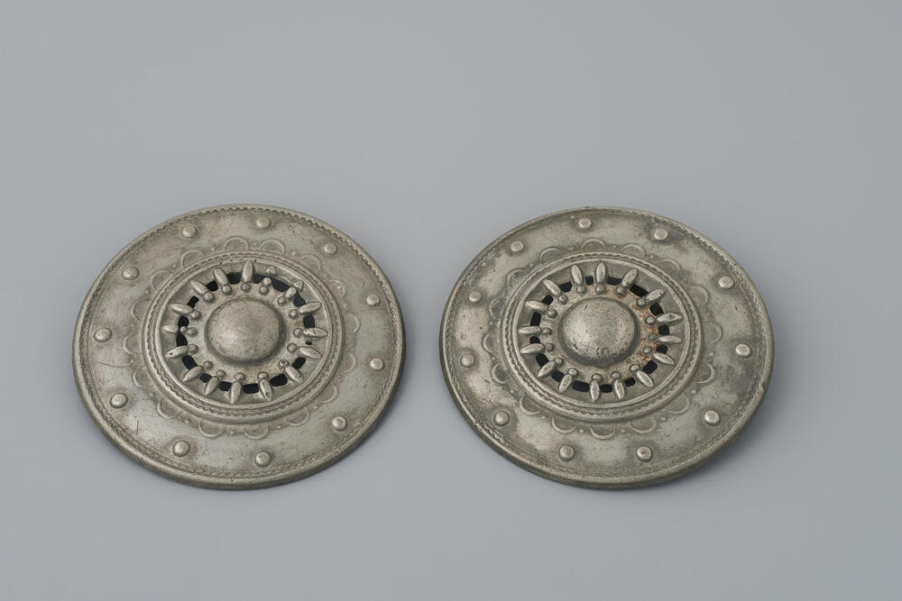 Paar tinnen broekstukken, Zuid-Beveland, 1875–1900