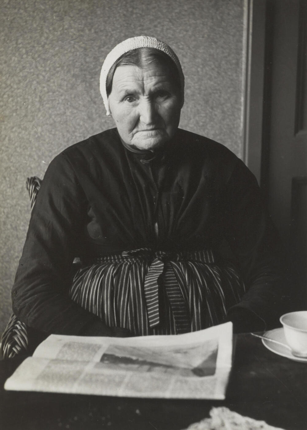 Vrouw uit Striep in Terschellinger dracht, 1950
