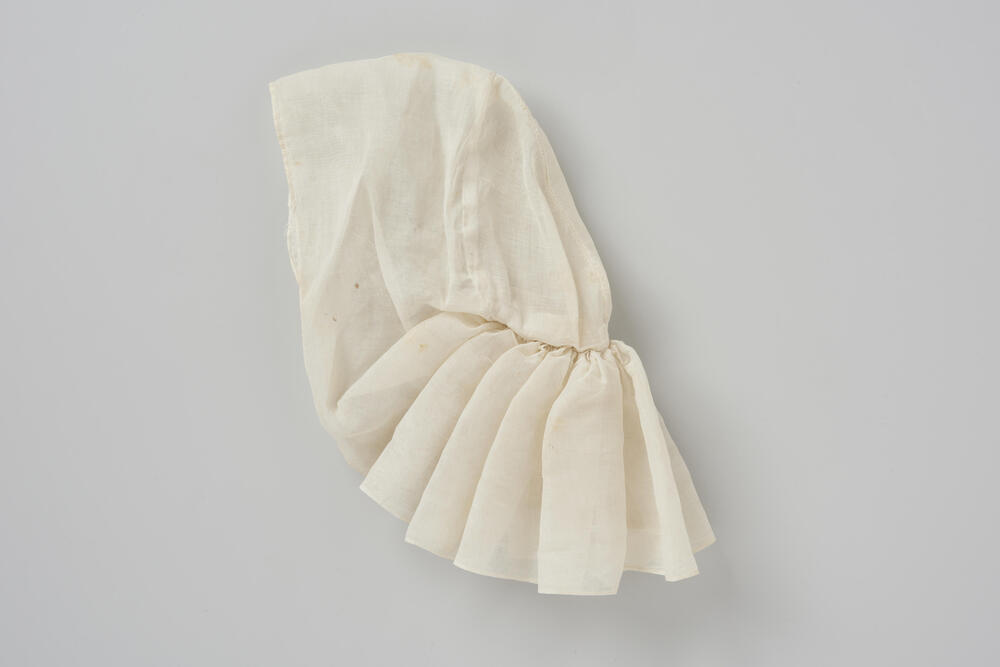 Oorijzermuts voor de rouw, Drenthe, voor 1948