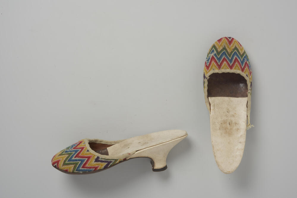 Paar muiltjes met geborduurde kap, Zaanstreek, 1775–1800