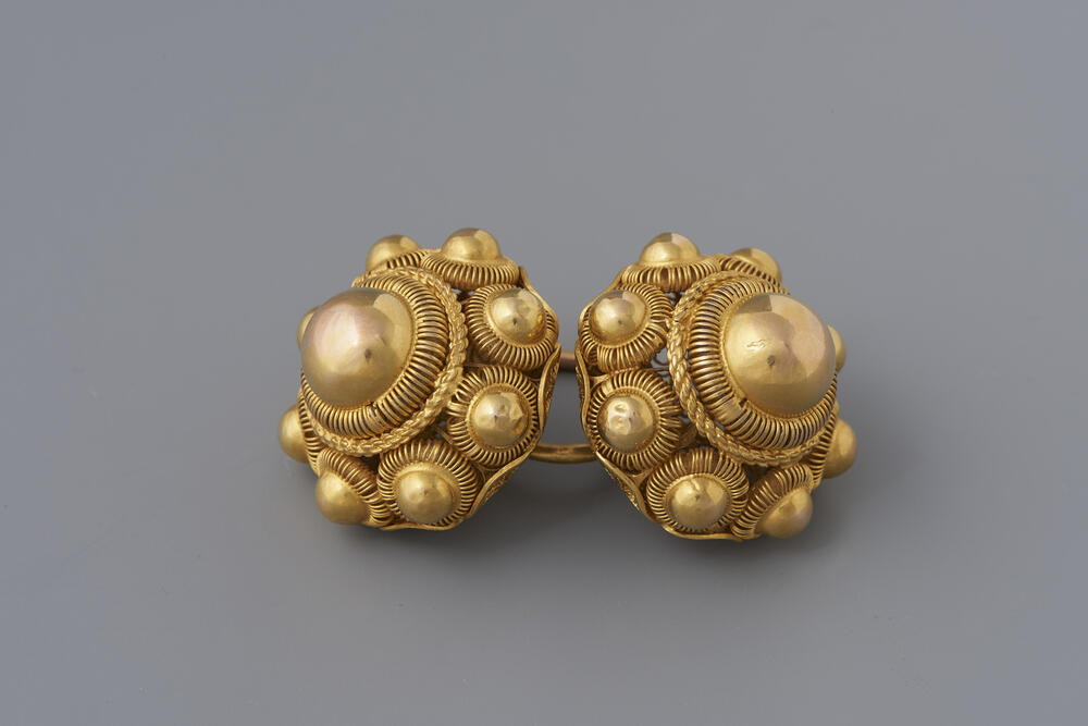 Paar gouden keelknopen, Walcheren, 1885–1890