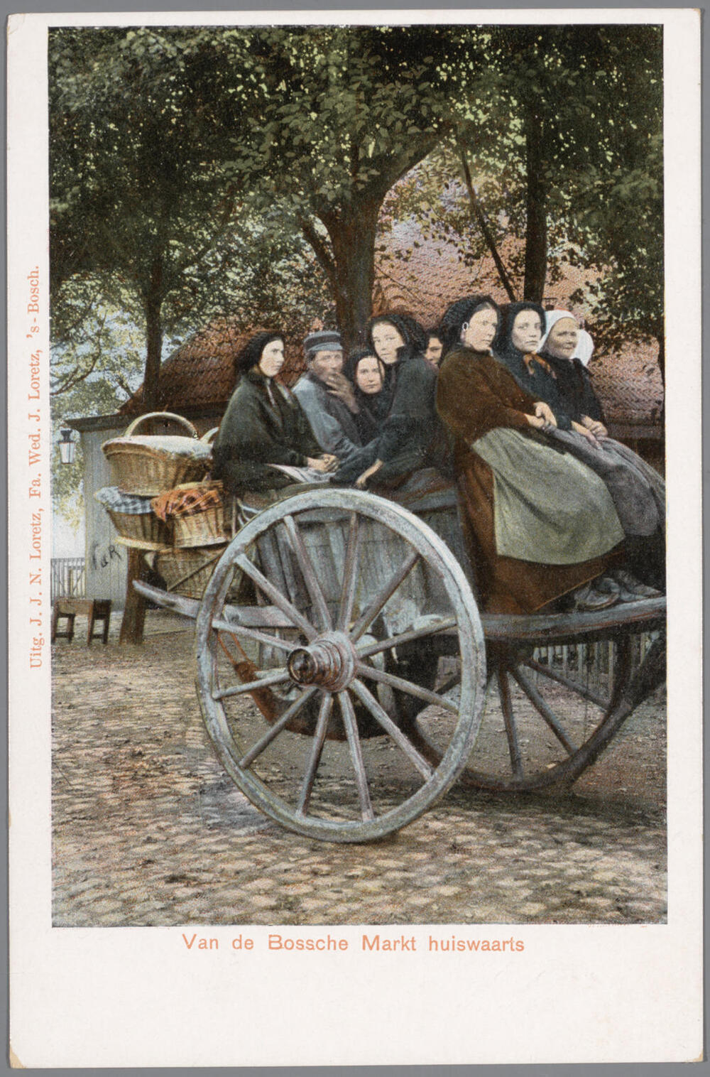 Vrouwen en een man in Noord-Brabantse dracht op een kar, 1900–1905