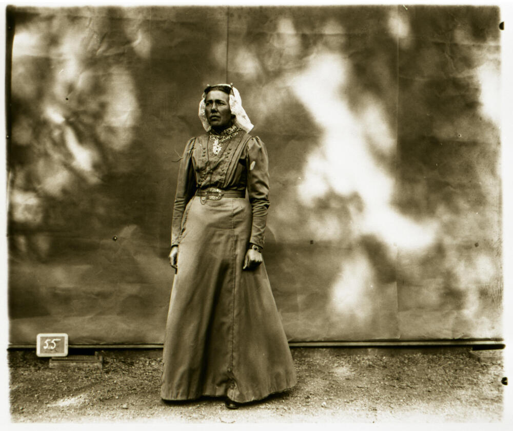 Vrouw in streekdracht uit Blaricum, 1913