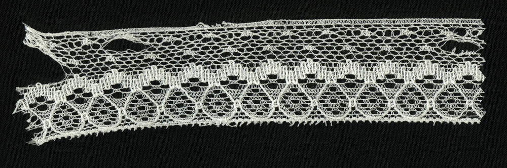 Machinale kant voor doopmutsjes, Staphorst, 1900–1940