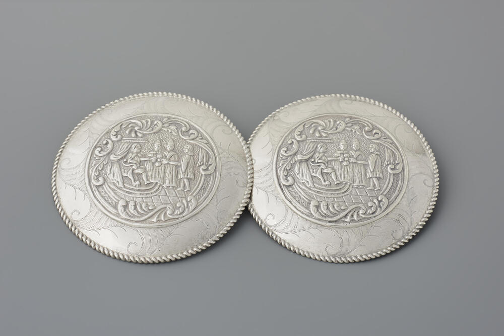 Paar zilveren broekstukken, Walcheren, 1908