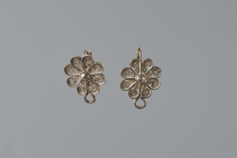 Paar zilveren akerhaakjes, Marken, 1953–1960