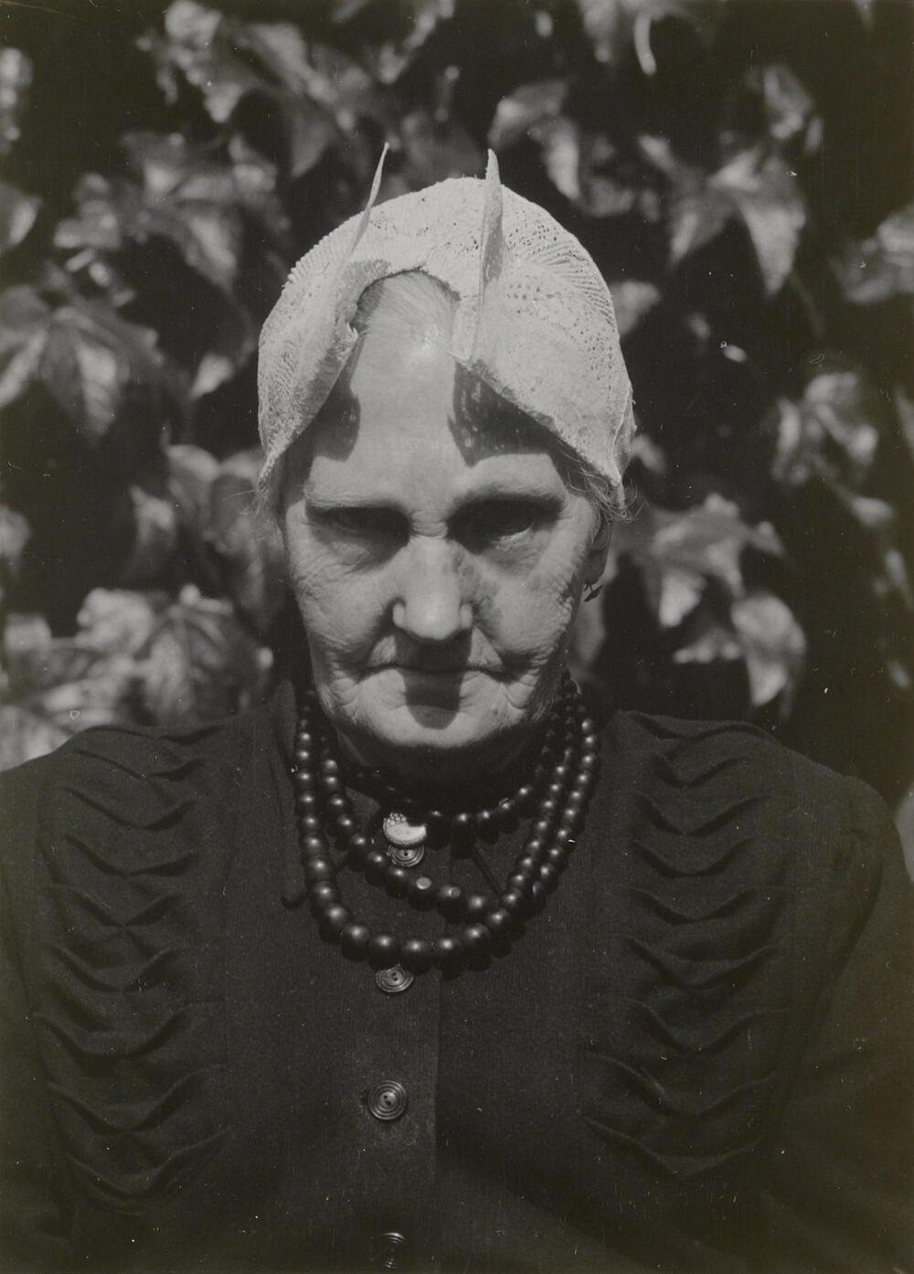 Marretje Fecken-Calis in streekdracht uit Eemnes, 1952
