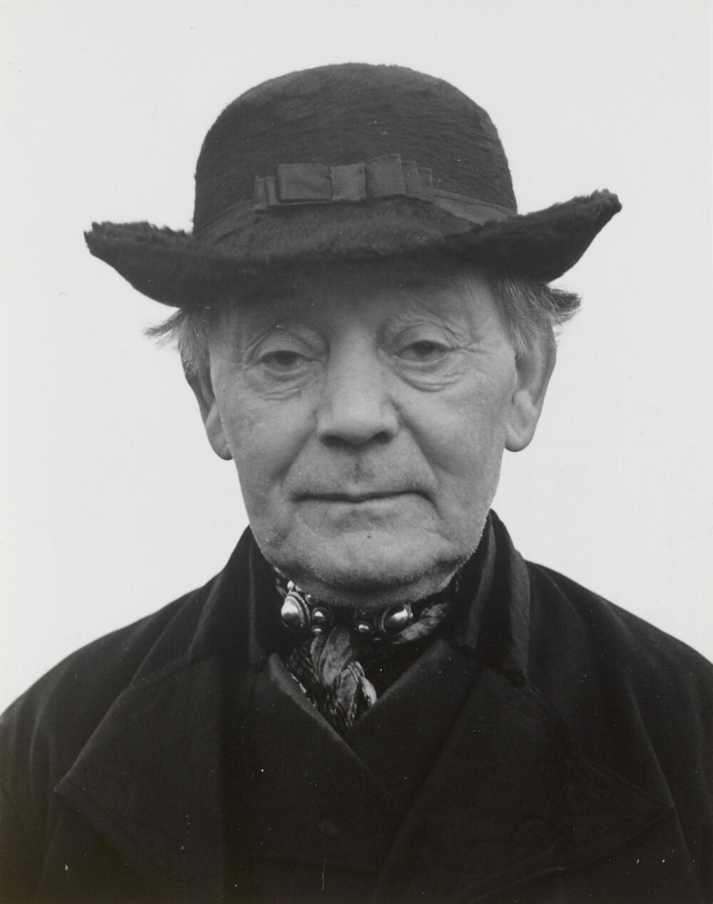 Klaas Remijn uit 's-Heerenhoek in katholieke Zuid-Bevelandse dracht, 1950