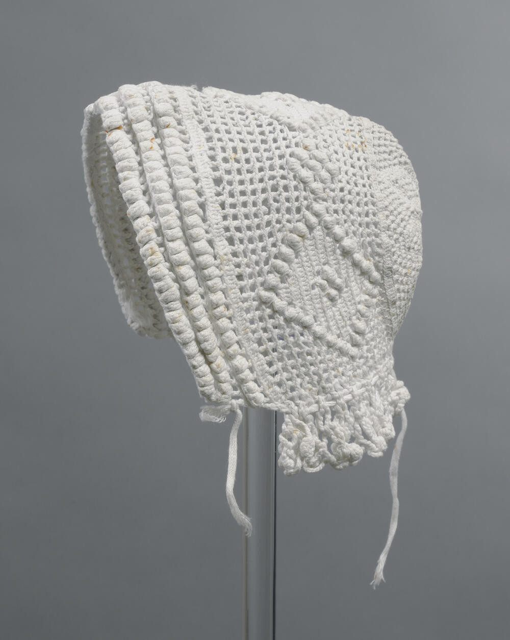 Wit gehaakt meisjesmutsje, Drenthe, circa 1875