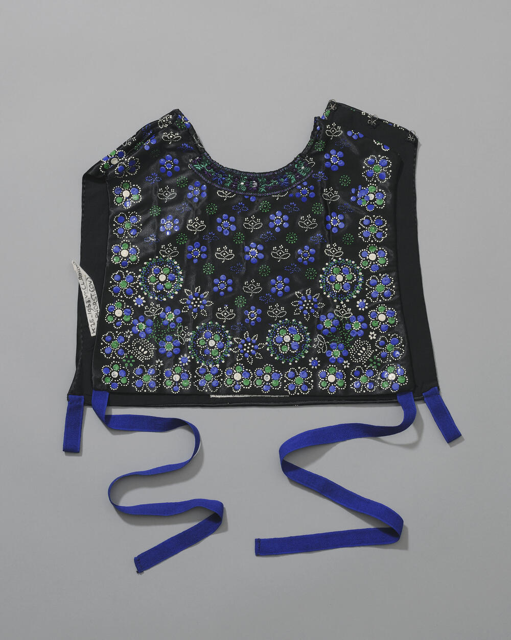 'Doekjesgedrukte' kraplap voor de lichte rouw, Staphorst of Rouveen, 1950–1963