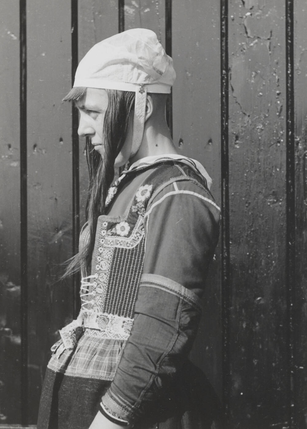 Neeltje Zondervan in Marker bruidskostuum, 1943