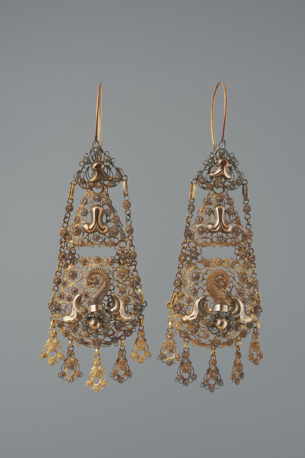 Paar gouden oorhangers, Son bij Breugel, 1870–1875