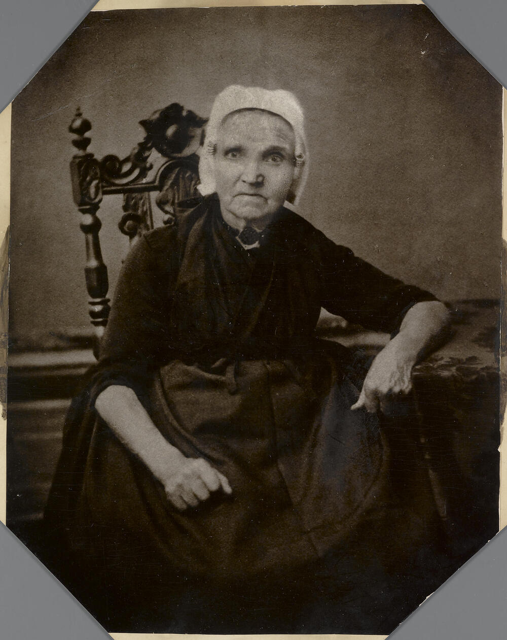 Cornelia Riemens-van Laare uit Zaamslag in Axelse dracht, 1840–1870