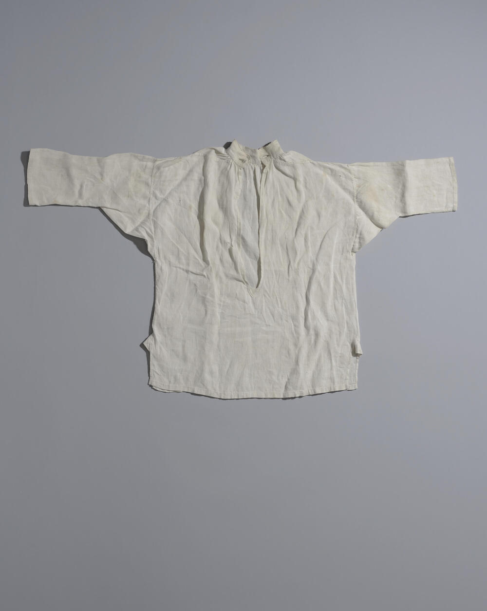 Hemd voor een jongen van circa 10 jaar oud, Hindeloopen, voor 1946