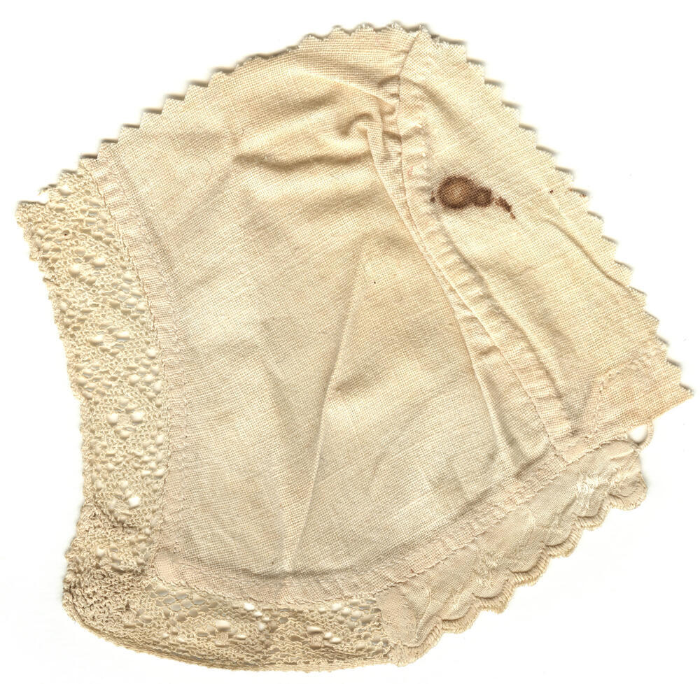 Fragment van een kindermutsje, Marken