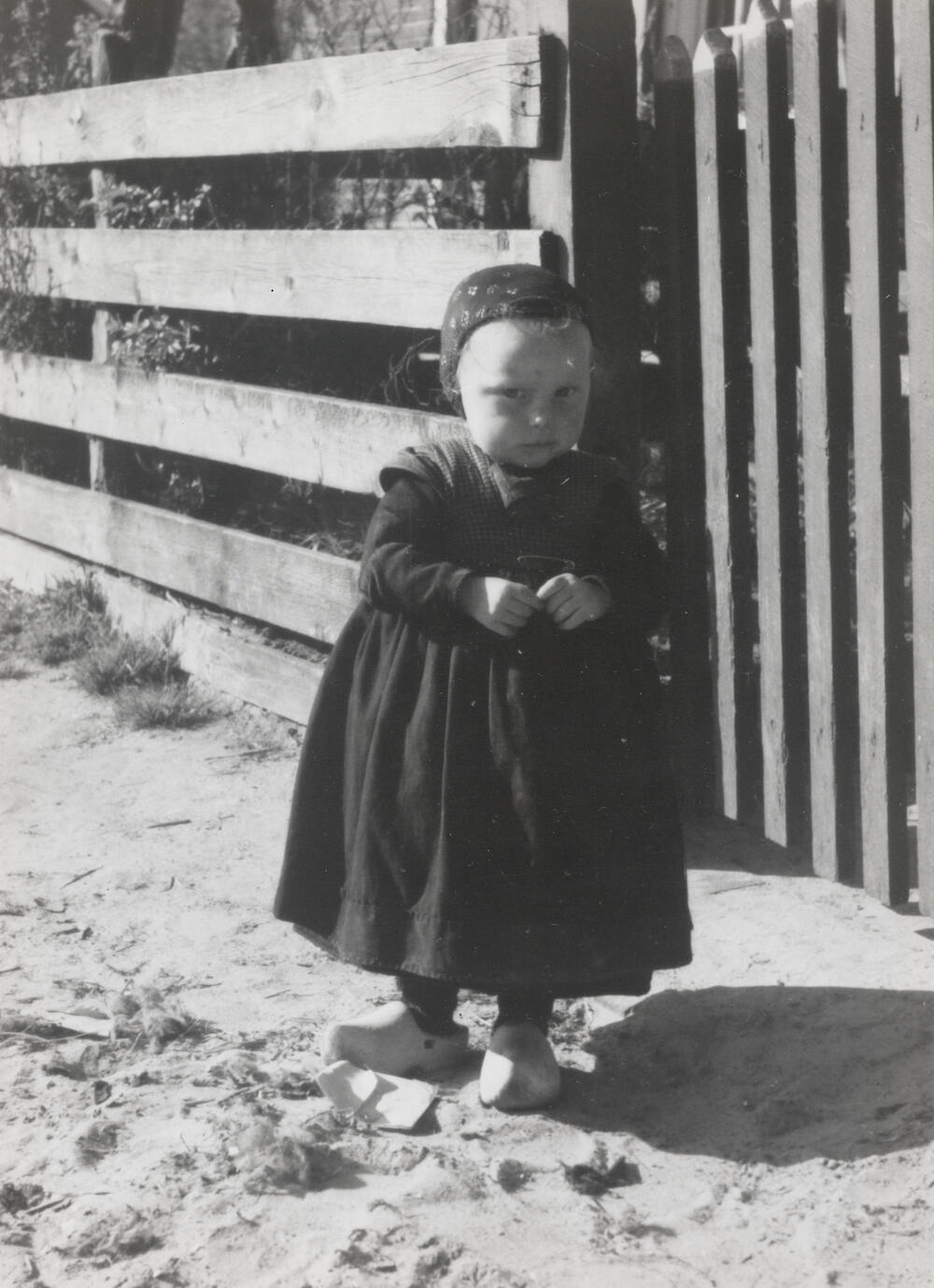 Meisje in rouwdracht, Rouveen, 1944
