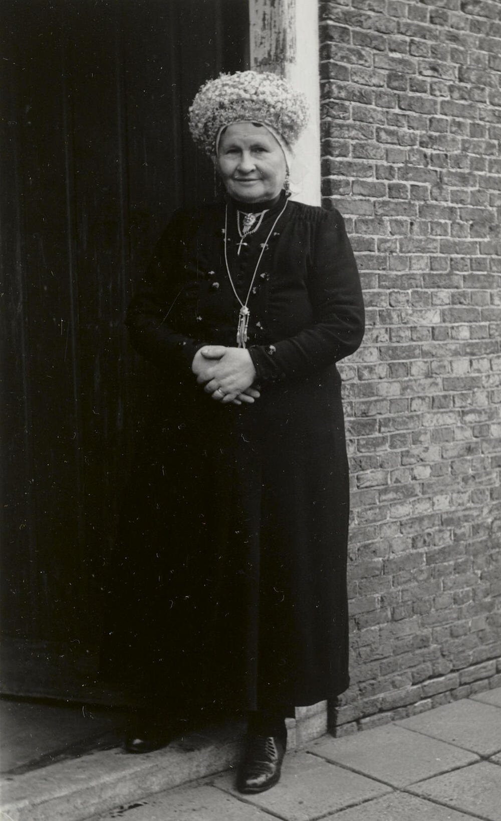 Vrouw uit Princenhage in streekdracht, 1950