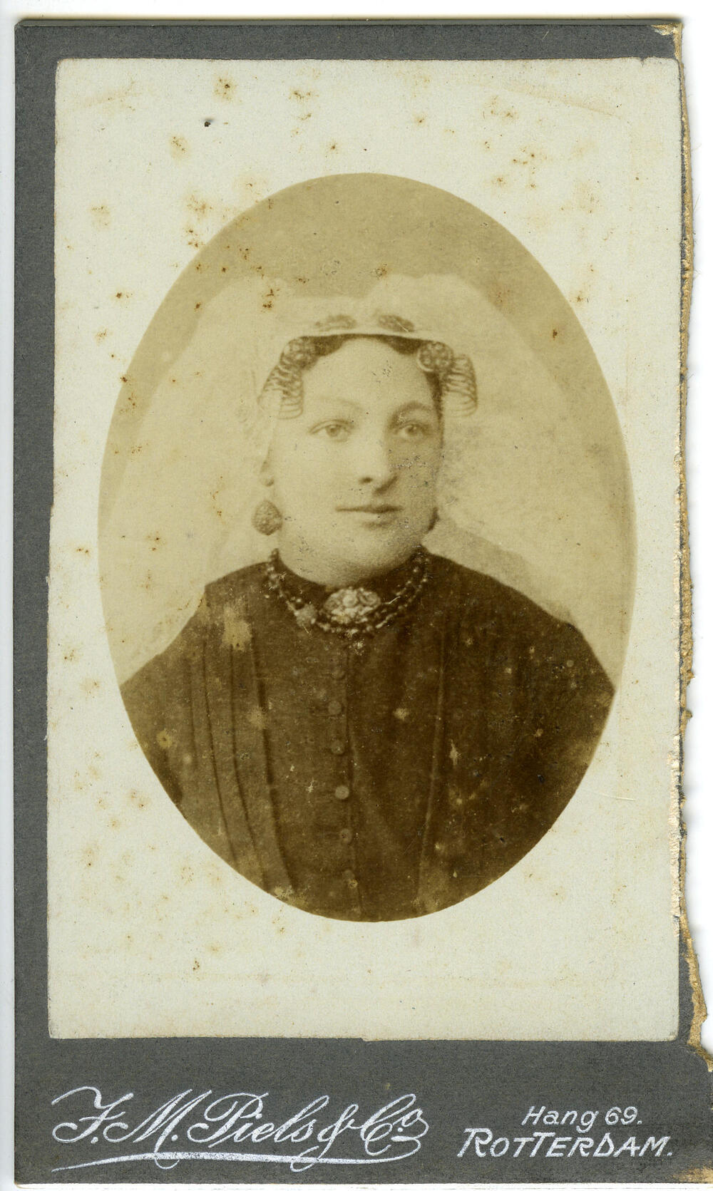 Vrouw in streekdracht, Zuid-Hollandse Eilanden, 1893–1913