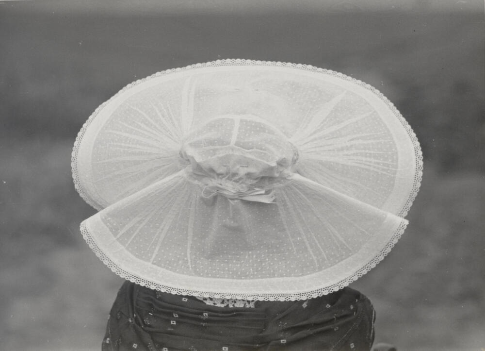 Klazina van Belzen in Arnemuider dracht, 1950