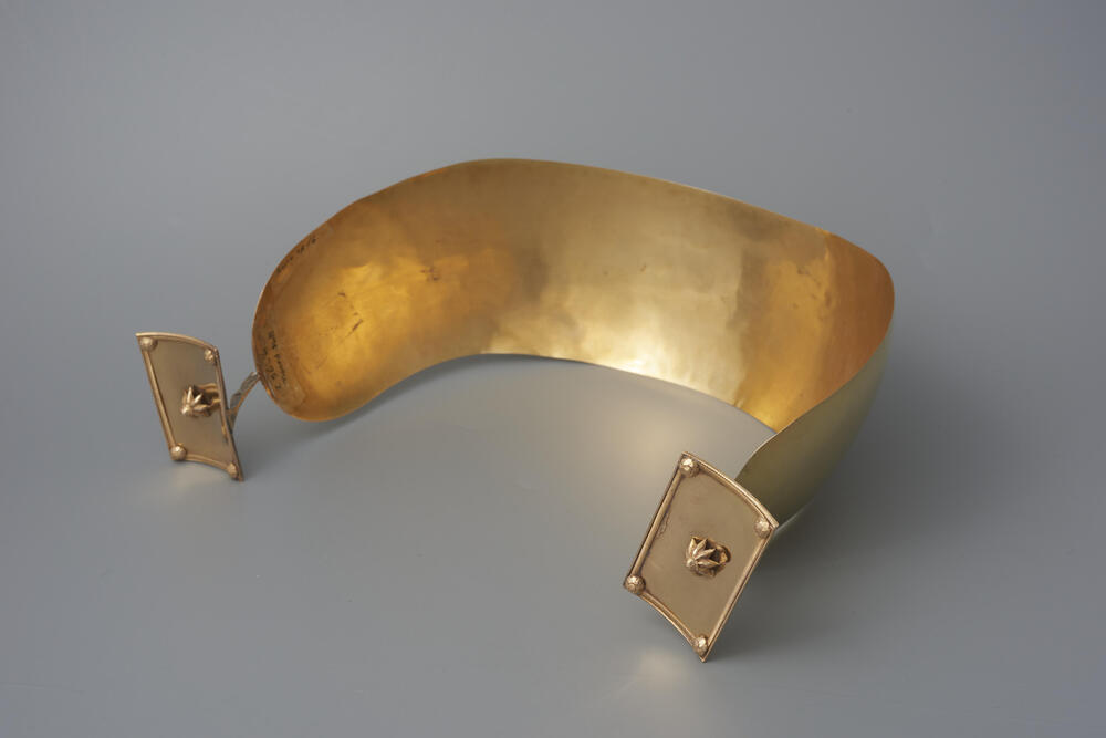 Gouden oorijzer met boeken, Noord-Holland, 1866