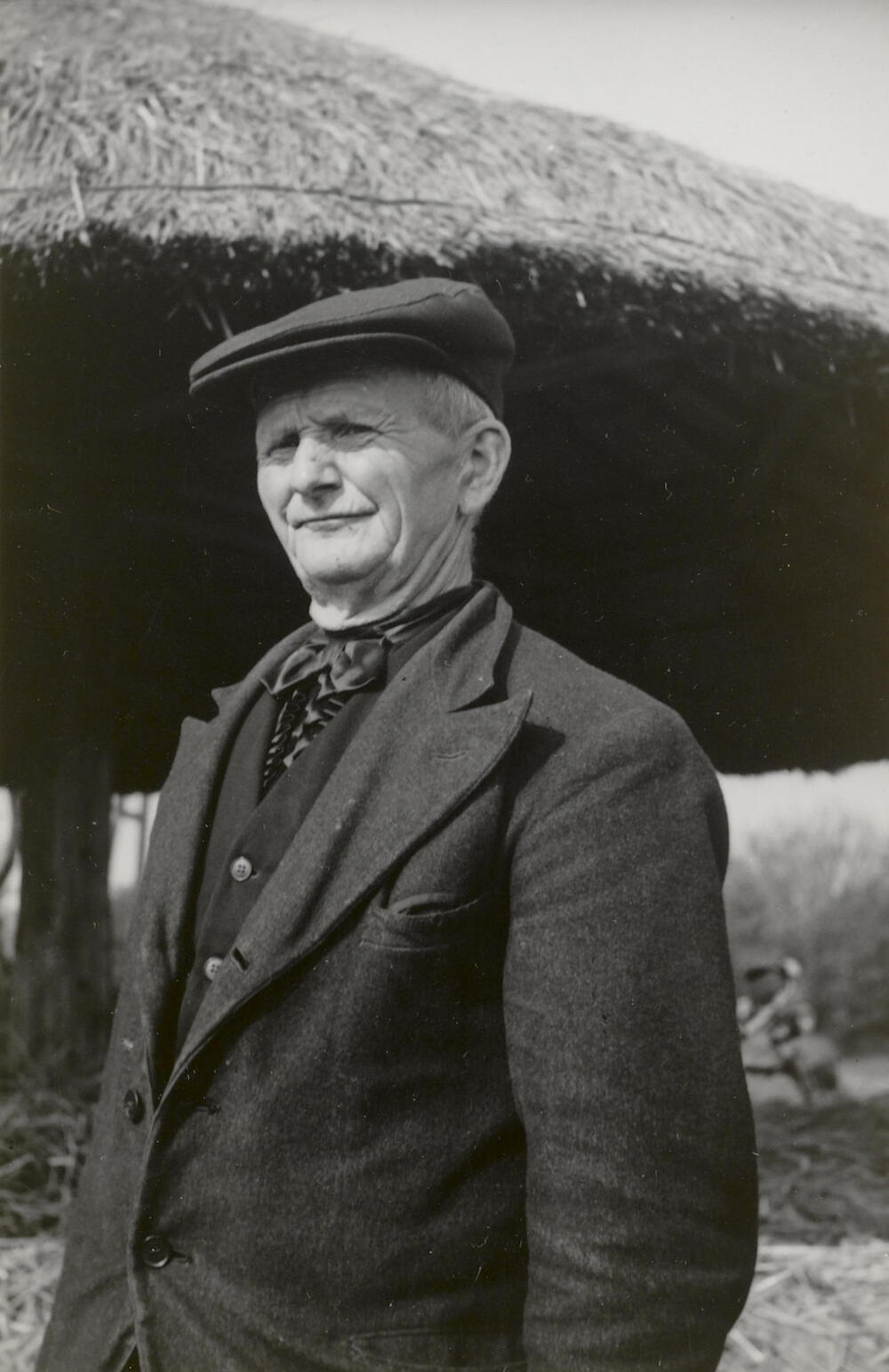 Man in streekdracht uit Hengelo, circa 1940