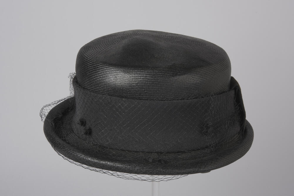 Modehoed, gedragen in Lintelo, 1950–1960