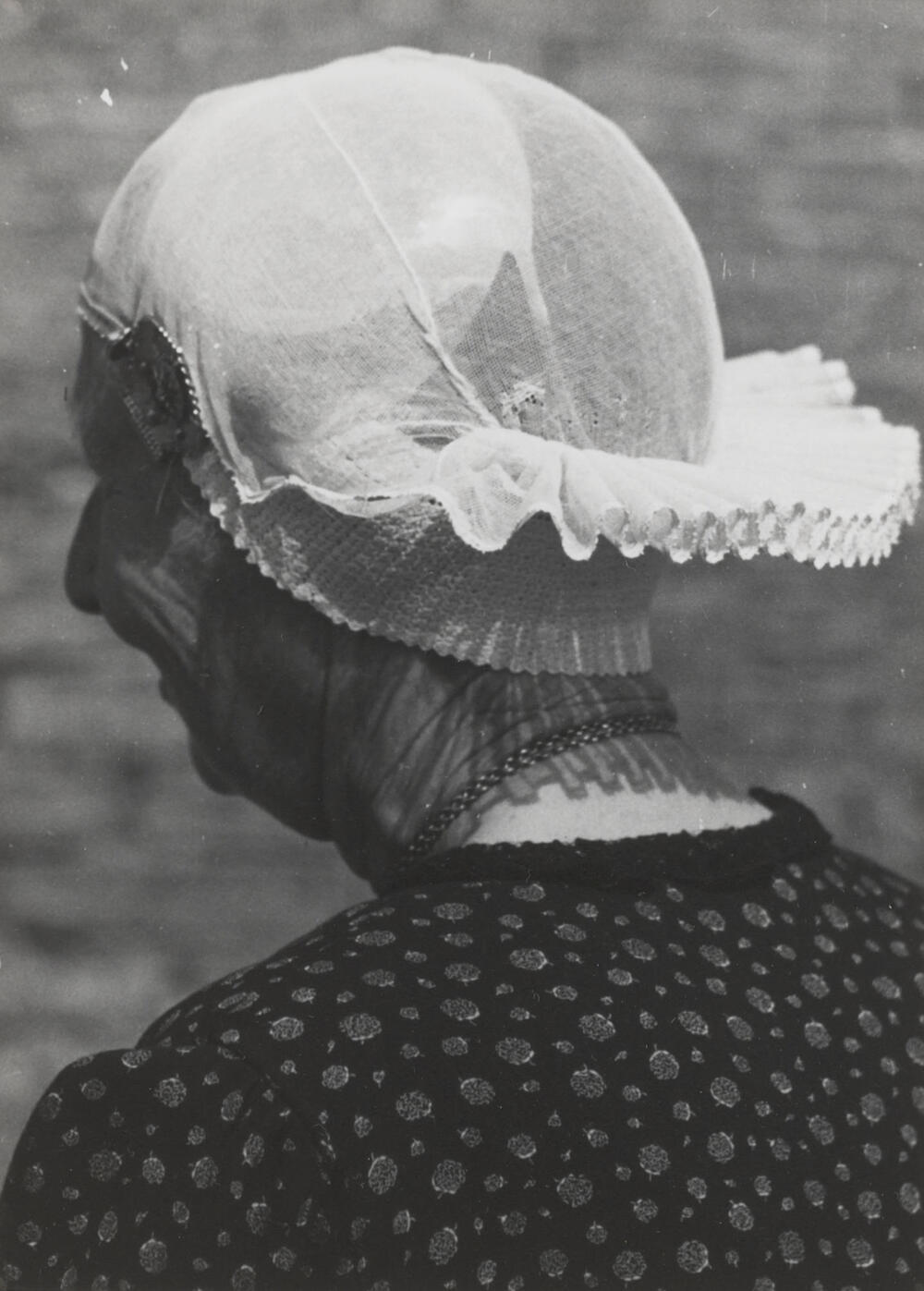 Mevrouw De Vries uit Molkwerum in Friese dracht, 1944