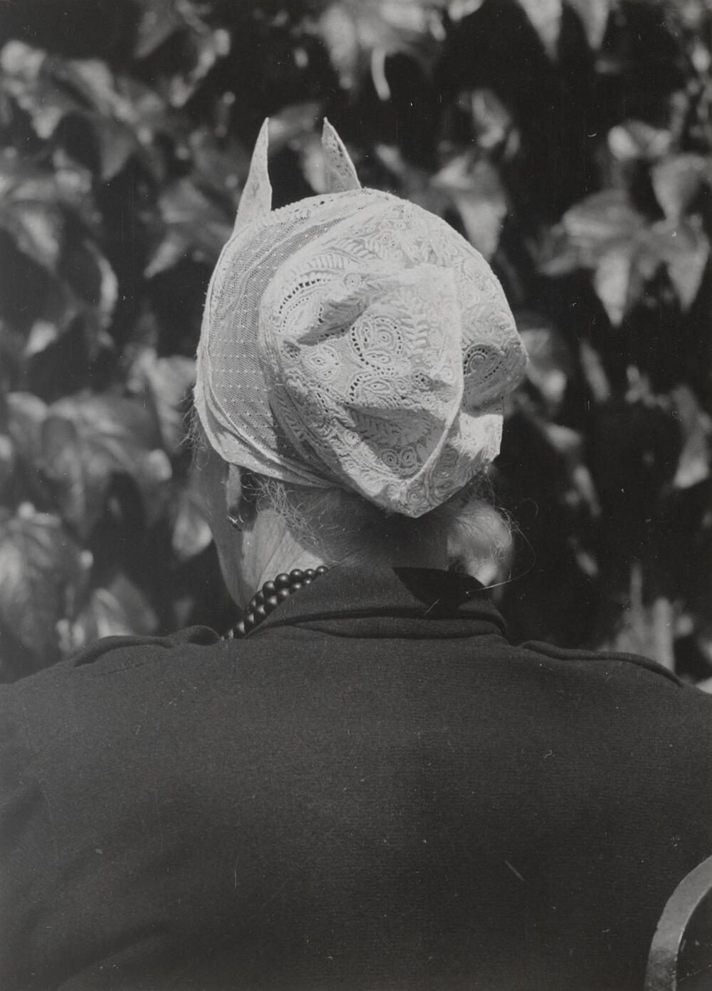 Marretje Fecken-Calis in streekdracht uit Eemnes, 1952