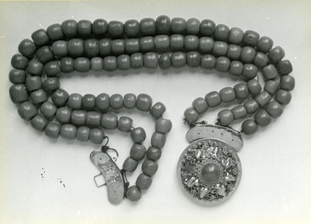 Halssnoer, Laren, 1952