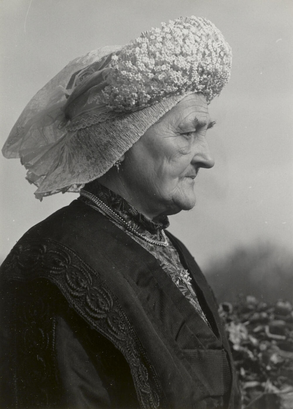 Vrouw uit Princenhage in streekdracht, 1950