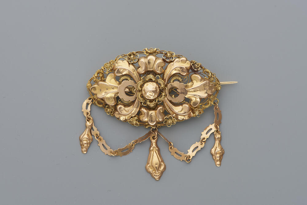 Gouden broche, Noordoost-Nederland, 1860–1870