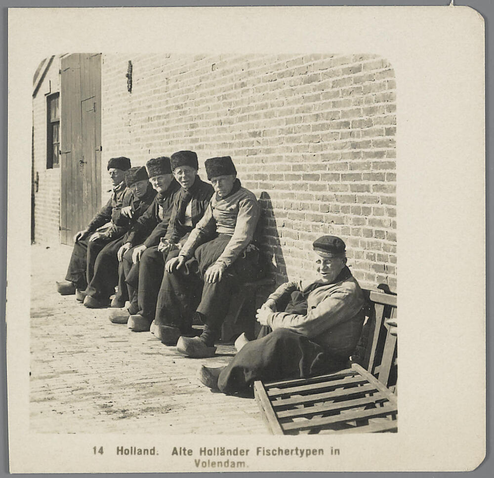 Mannen in Volendammer streekdracht, circa 1910