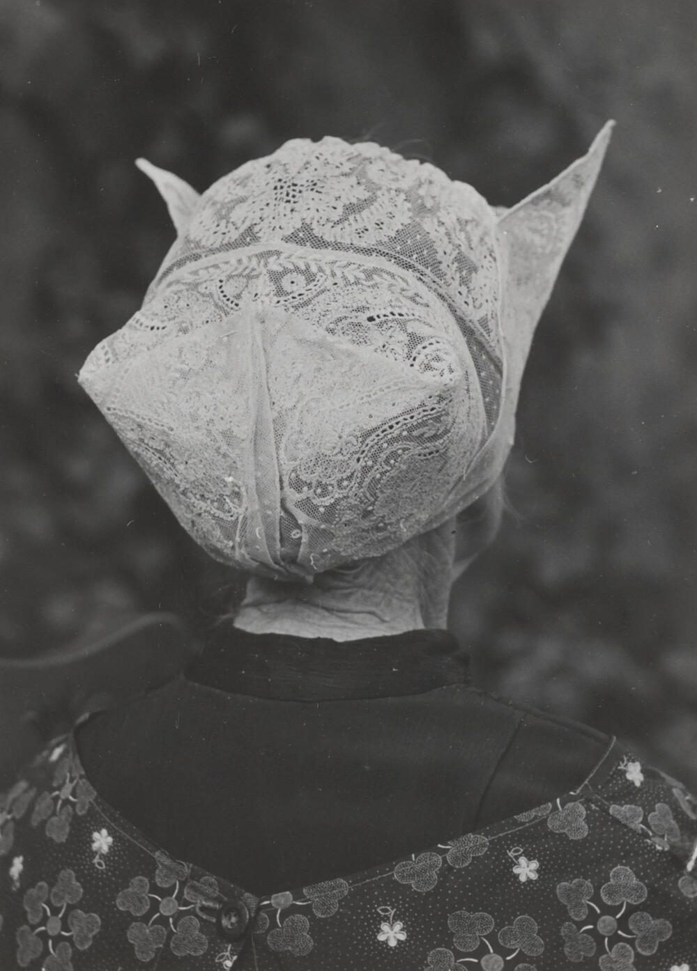 Mevrouw De Boer uit Laren in streekdracht, 1952