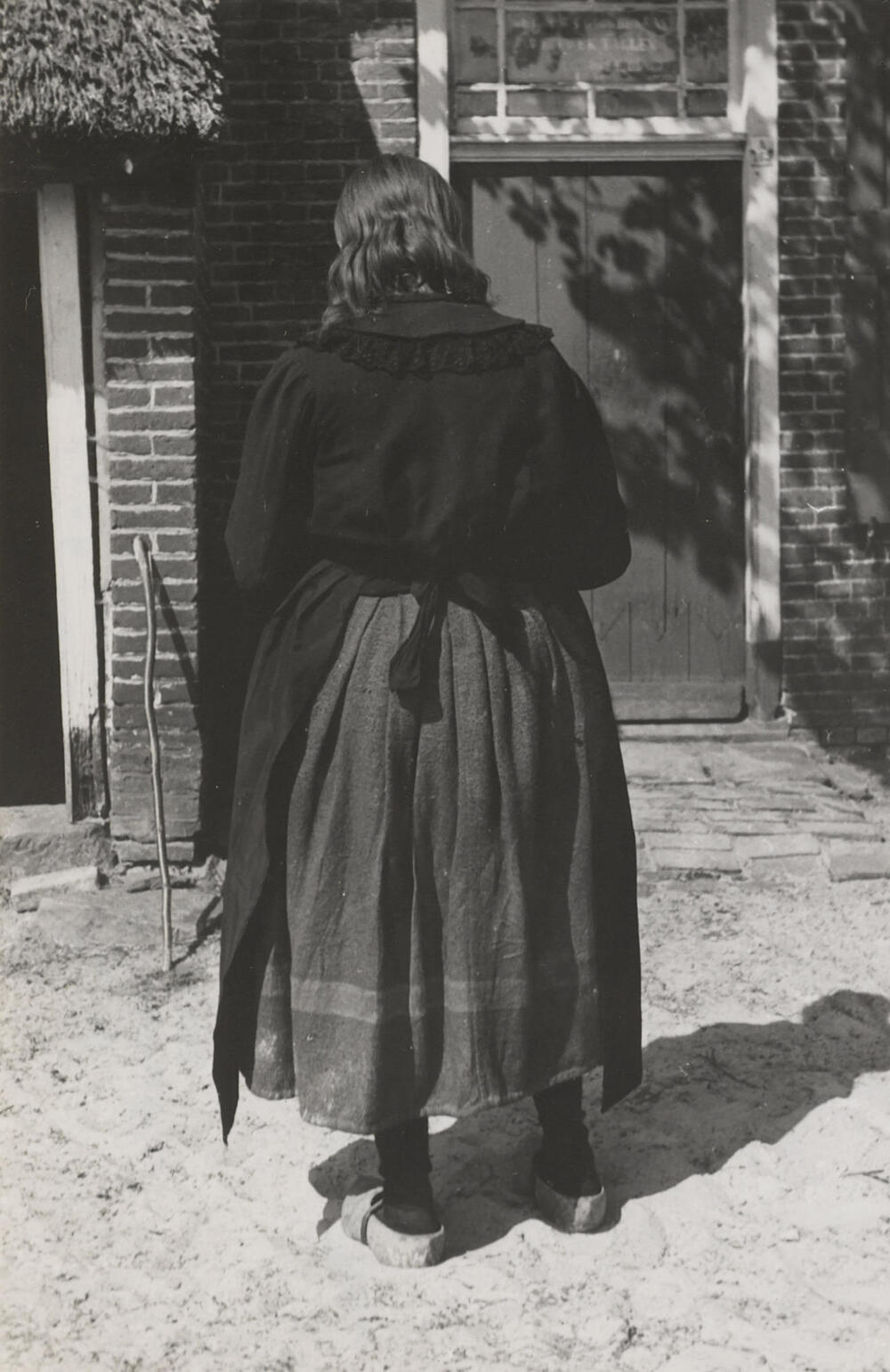 Vrouw in Drentse dracht, Oud Schoonebeek, 1946