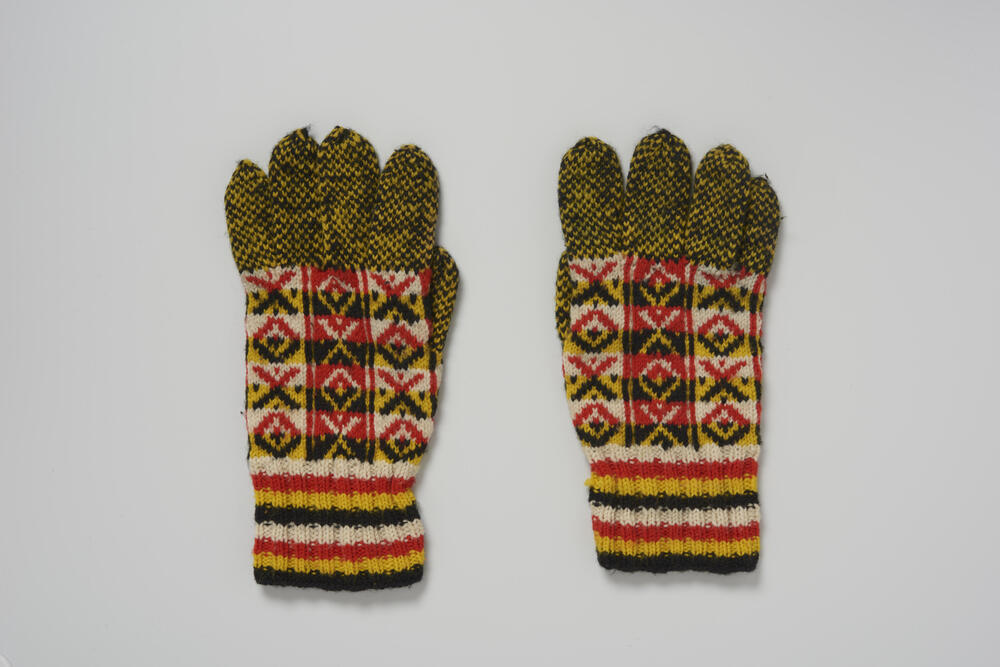 Handschoenen met ingebreide motieven, Marken, voor 1970