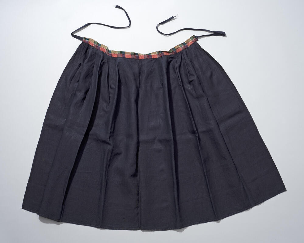 Half schort met geruite tailleband, omgeving van Ommen, voor 1940