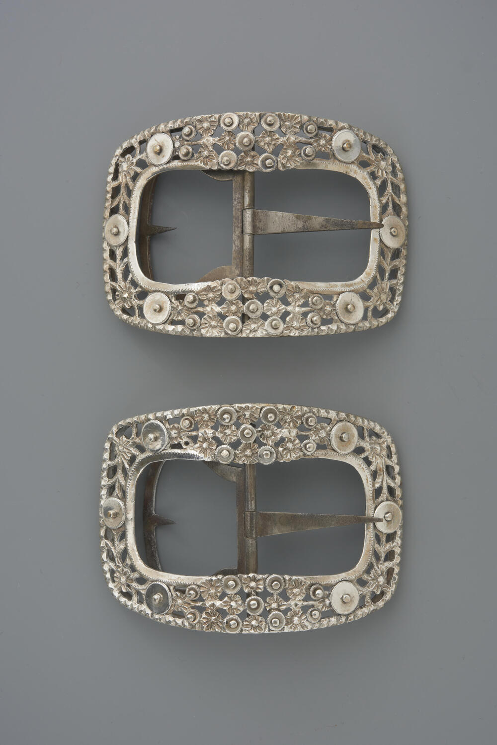 Paar zilveren schoengespen, 1917