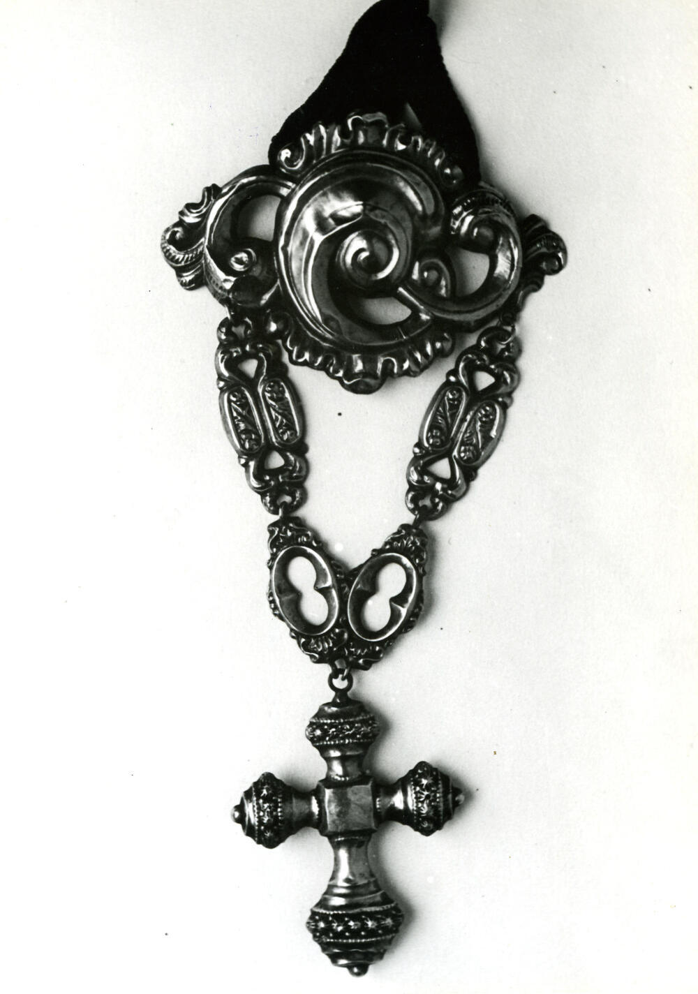 Gouden borsthanger, Stein, 1950