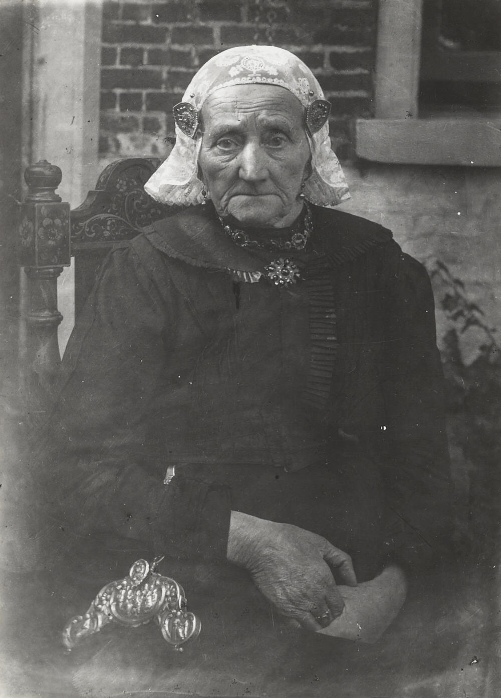 Vrouw in Friese streekdracht, 1913–1916