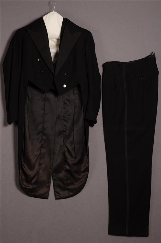 Driedelig herenensemble bestaande uit jasje, broek en vest (rokkostuum)
