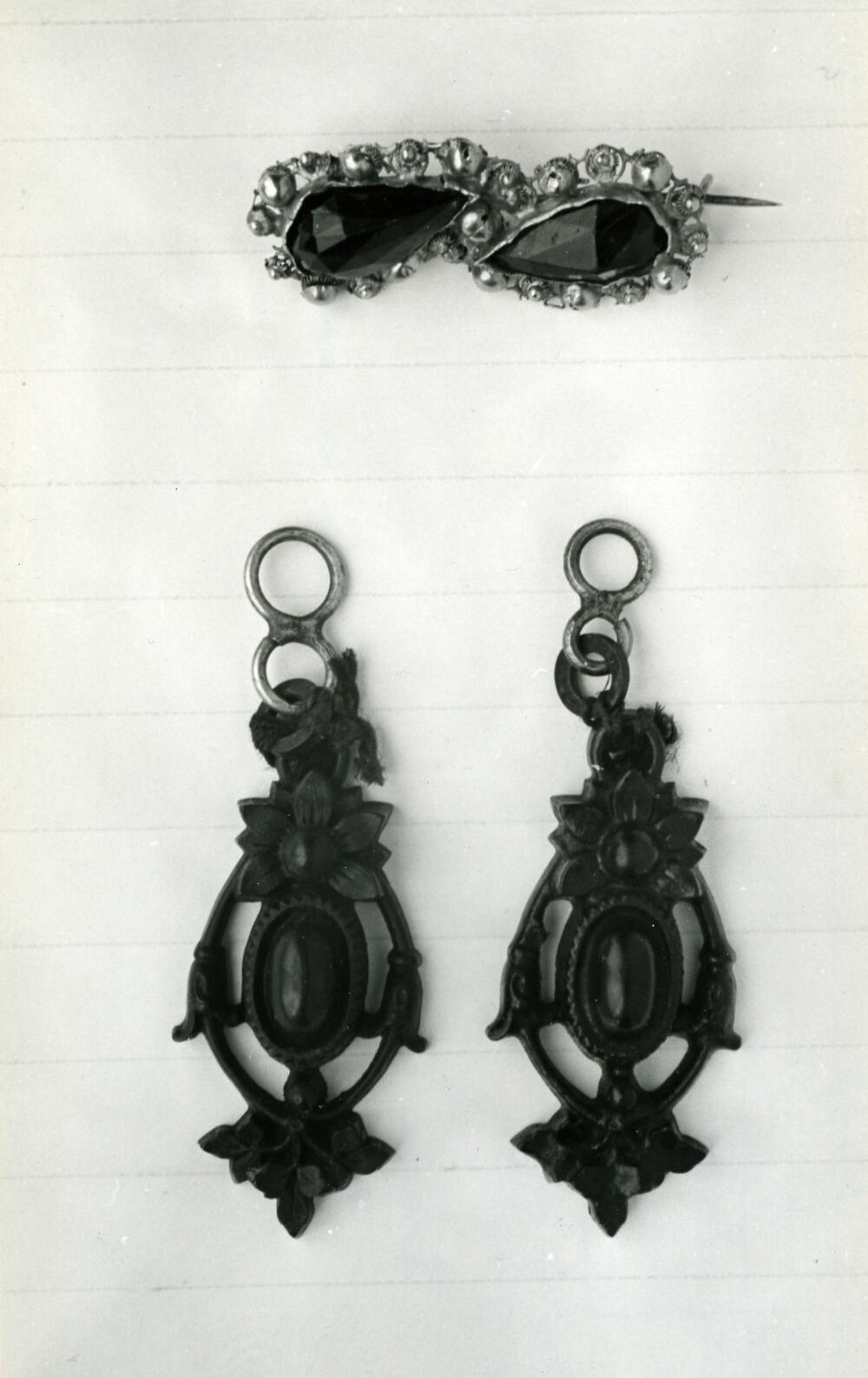 Broche en rouwbellen, Vlaardingen, 1950